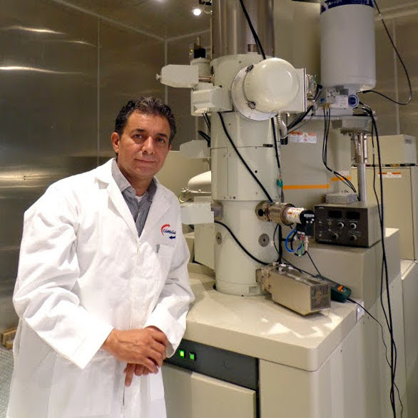 Dr. Roberto Martínez